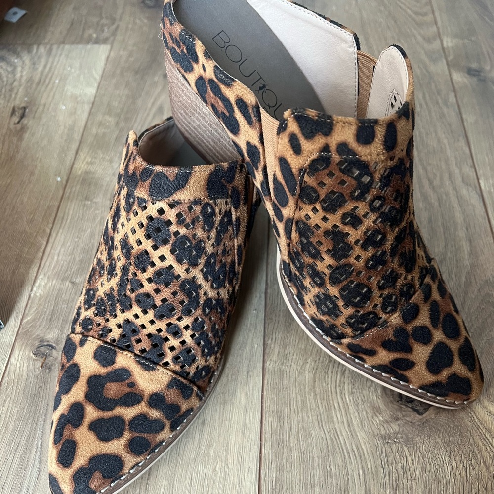 Corkys Boutique leopard mules